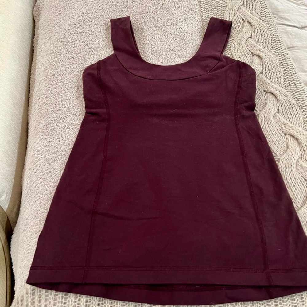 Lululemon Women’s workout tank top. Size 8.